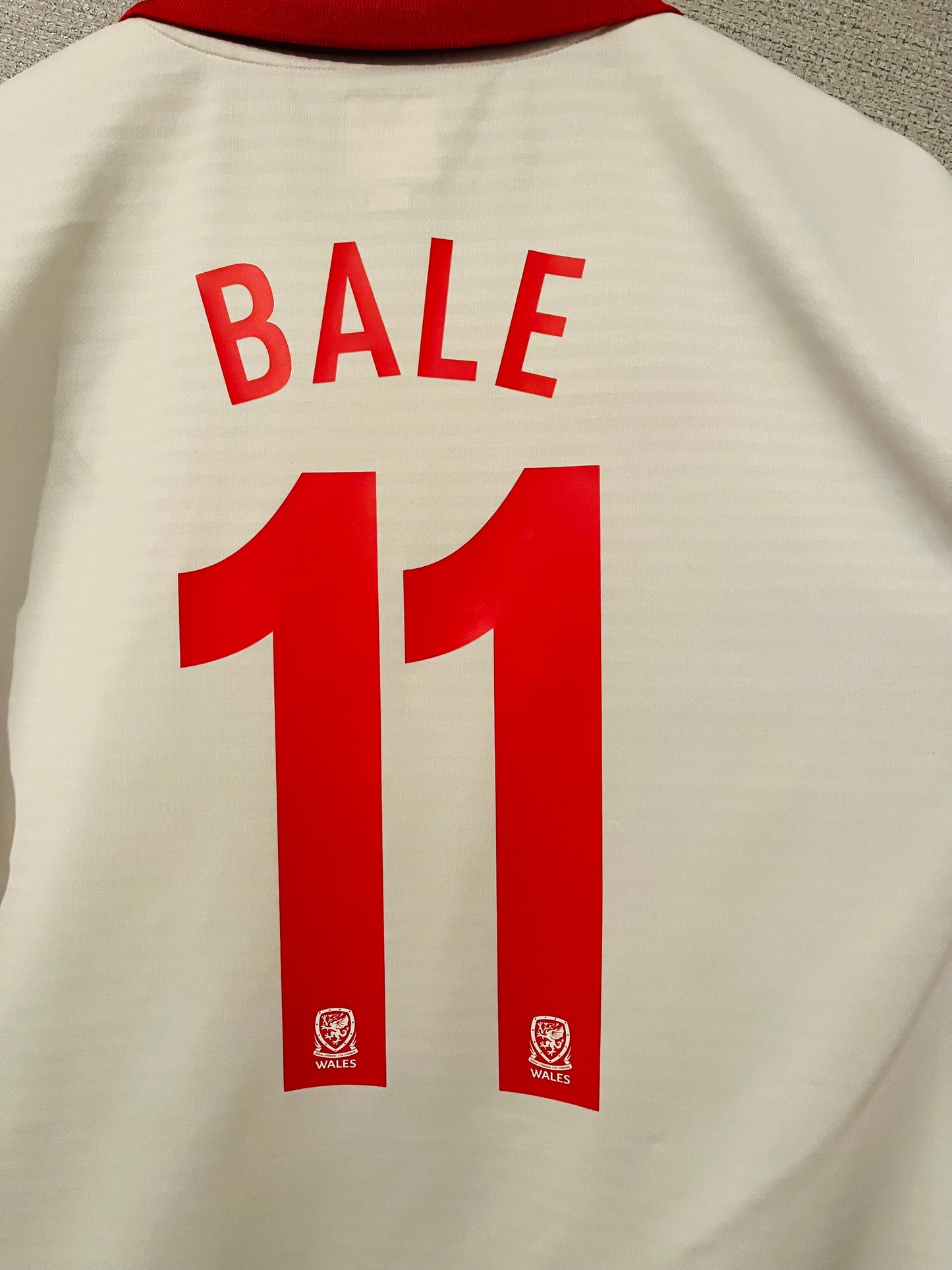 Wales away football shirt
2010/11 Bale XL