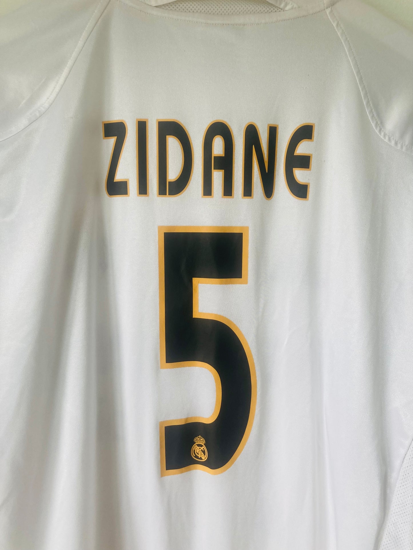 Real Madrid home football shirt
2004/05 Zidane XL