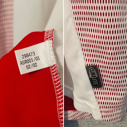 Spain away football shirt
W/C 2002 Xavi XXL