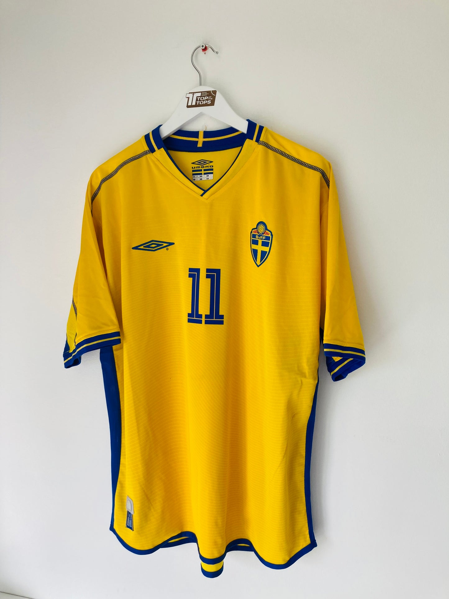 Sweden home football shirt   Euro 2004 Larsson XL