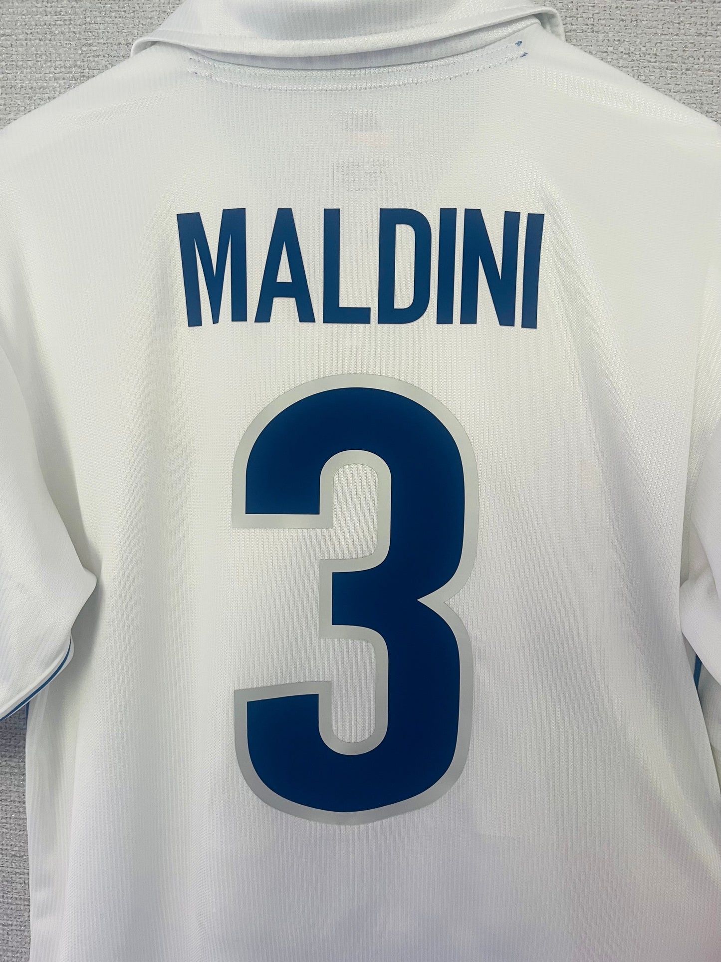 Italy away football shirt W/C 1998 Maldini Medium