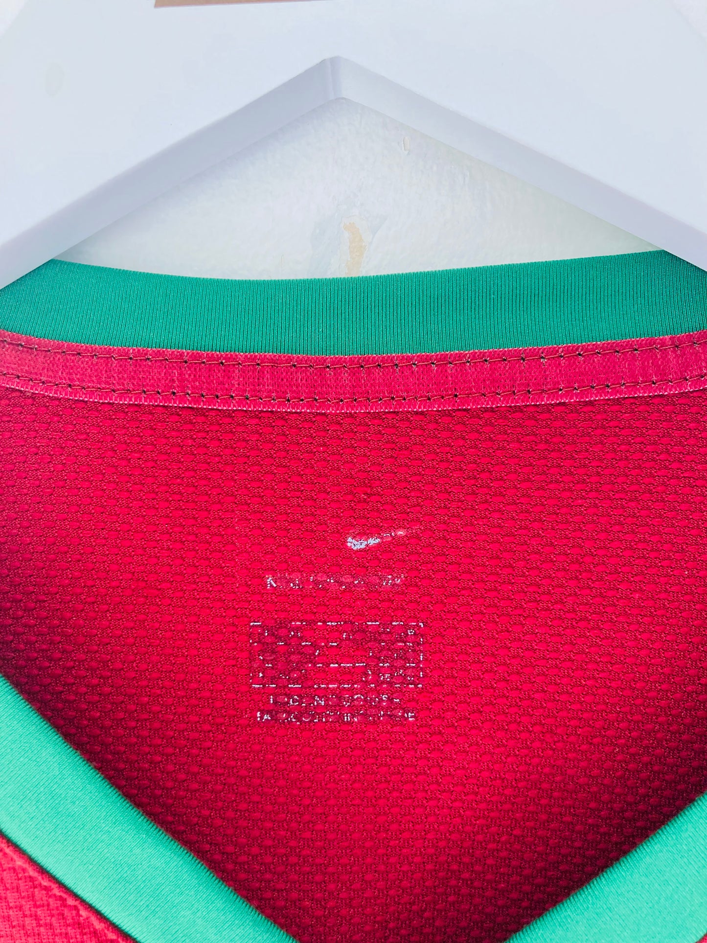 Portugal home football shirt     W/C 2006 Deco XL