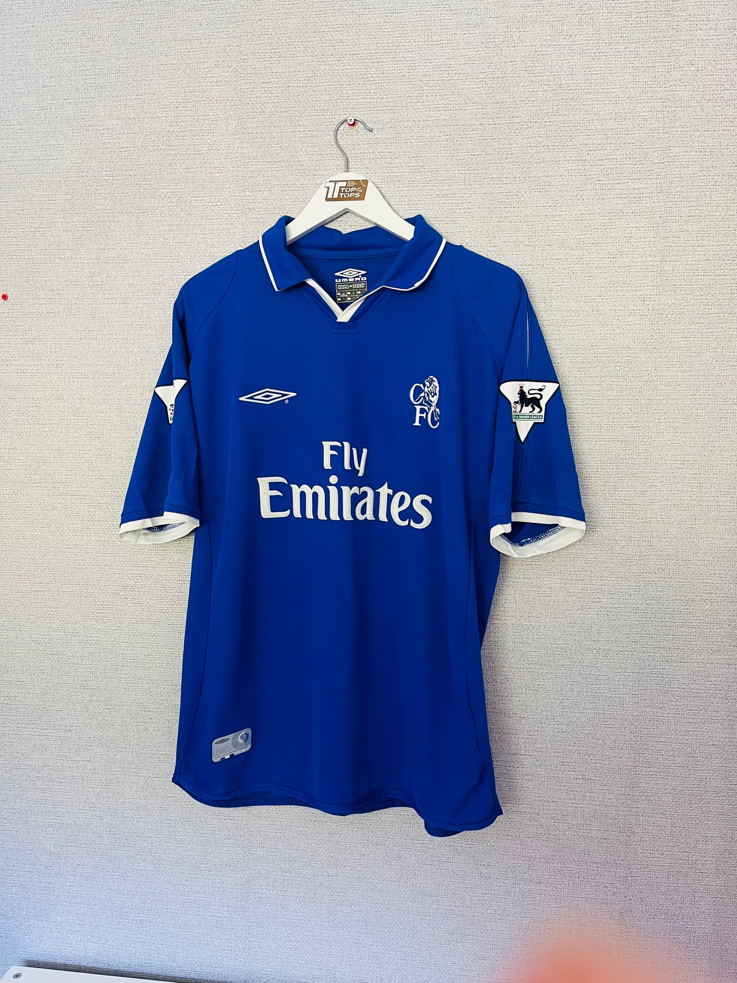 Chelsea home football shirt
2001/03 Zola Large