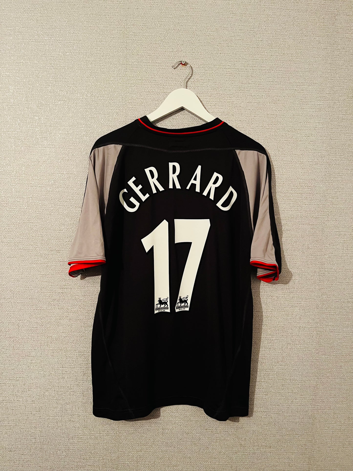 Liverpool away football shirt 2002/03 Gerrard Large