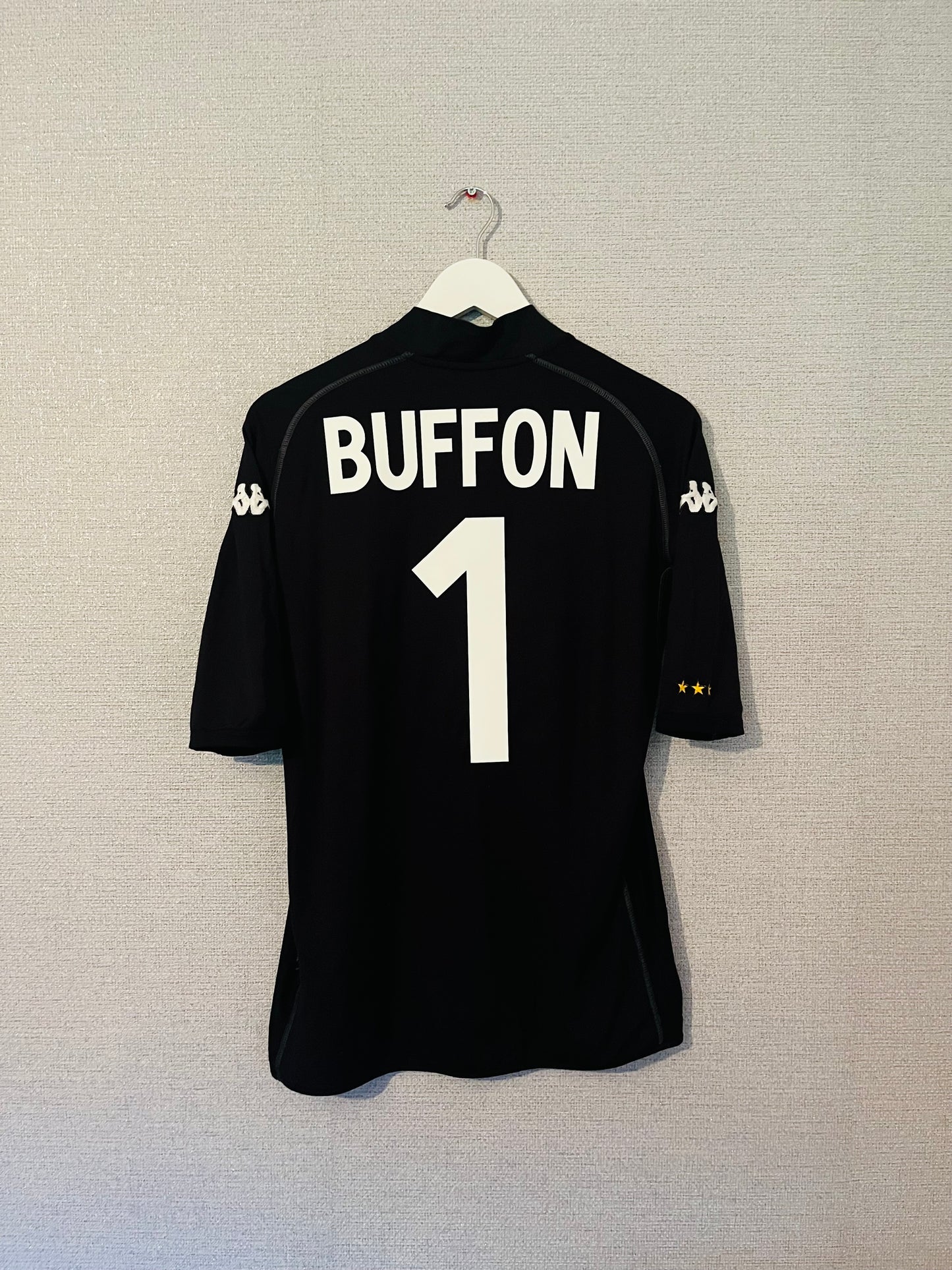 Italy goalkeeper football shirt     W/C 2002 Buffon Large