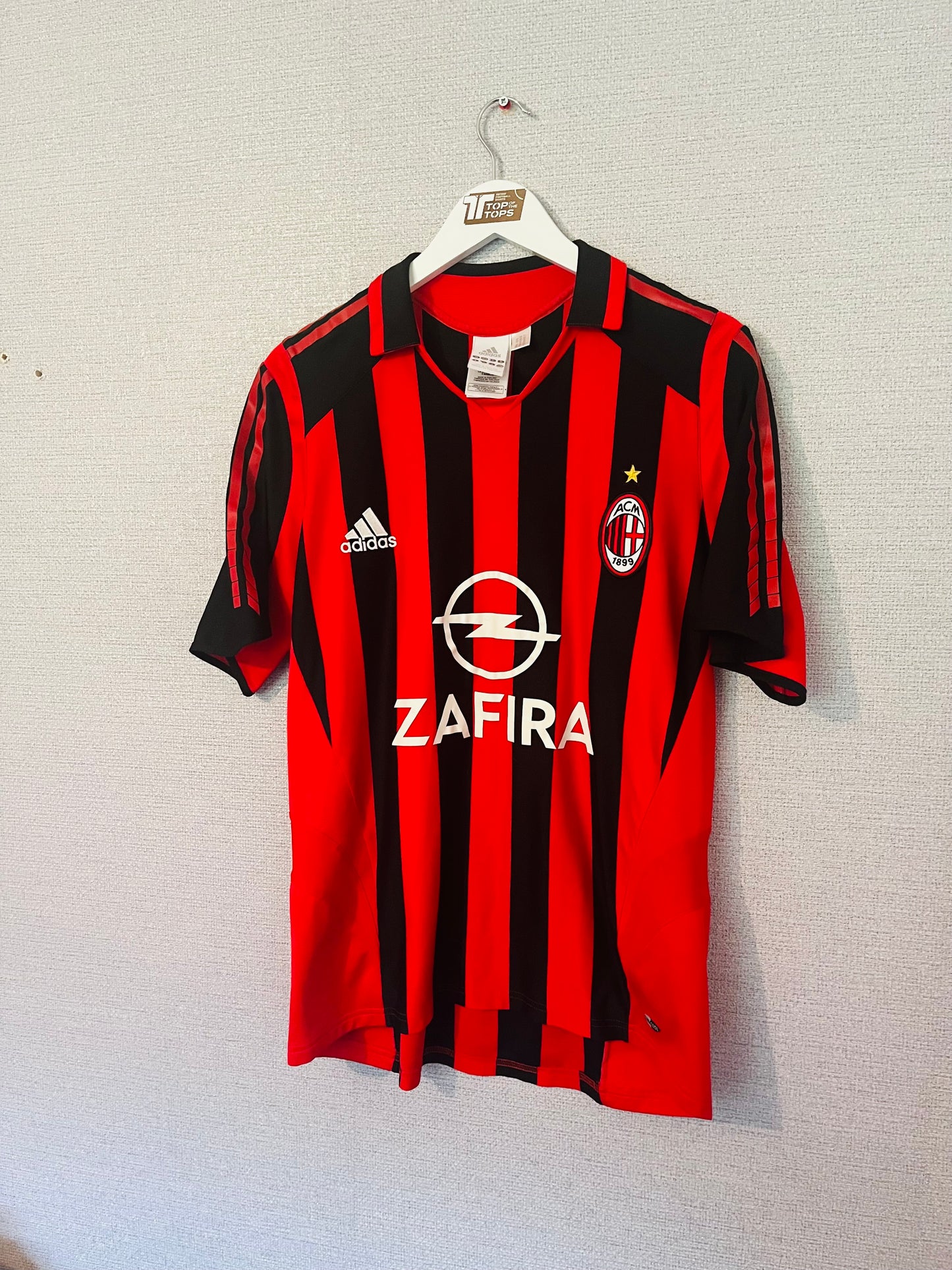 AC Milan home football shirt
2005/06 Kaka Medium