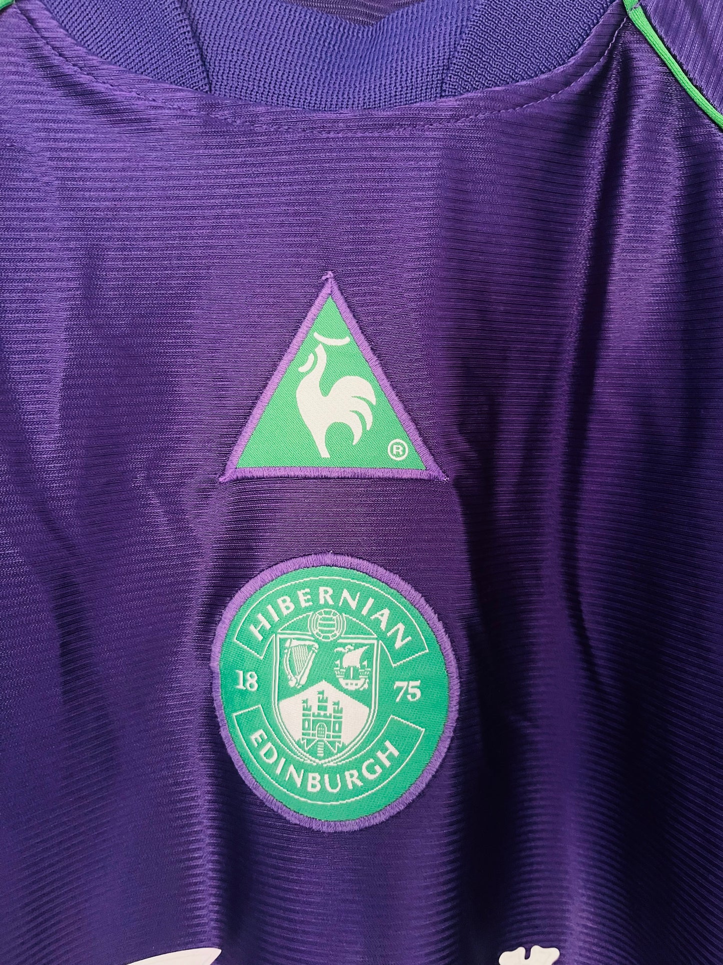 Hibernian away football shirt
2001/02 Large
