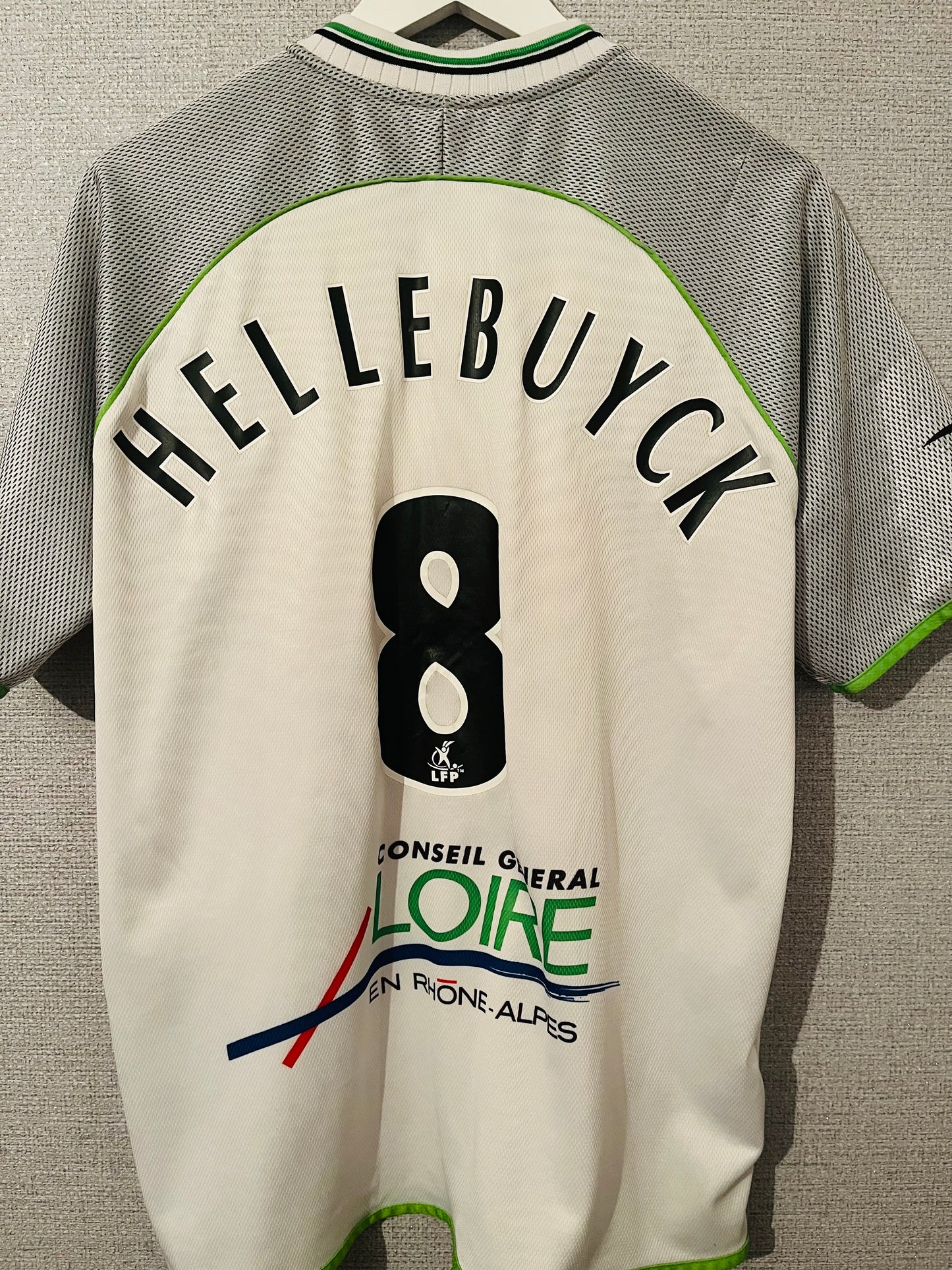 St Etienne away football shirt
2003/04 Hellebuyck Medium