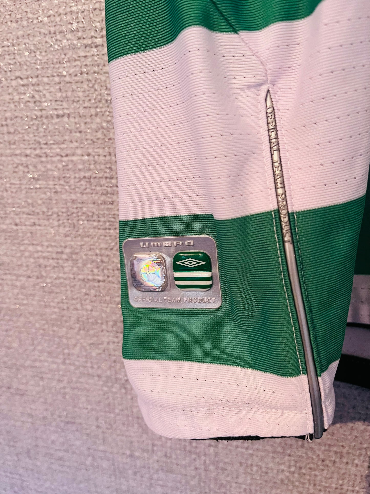 Glasgow Celtic home football shirt
2004/05 Sutton Large