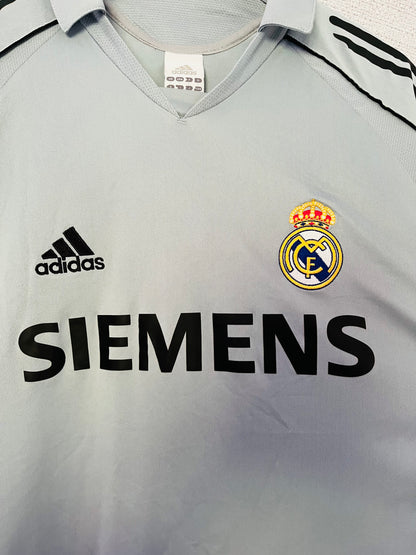 Real Madrid third football shirt
2005/06 Zidane Large