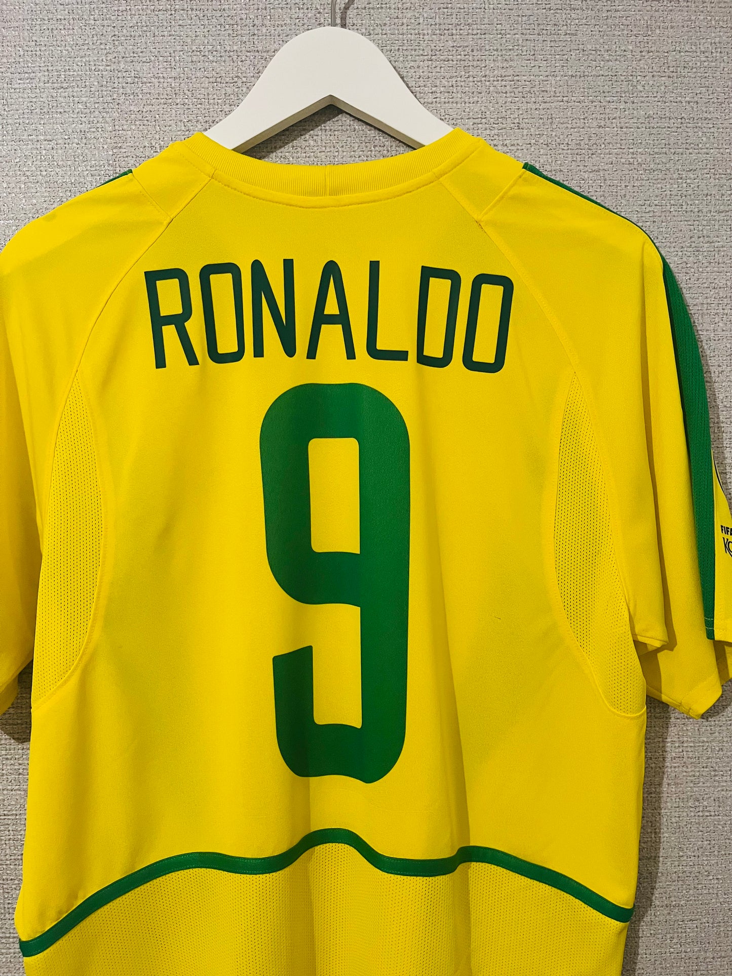 Brazil home football shirt            W/C 2002 R9 Medium