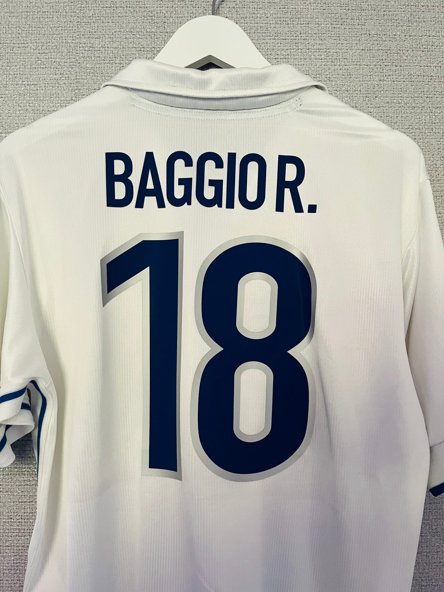Italy away football shirt
W/C 1998 Baggio Medium