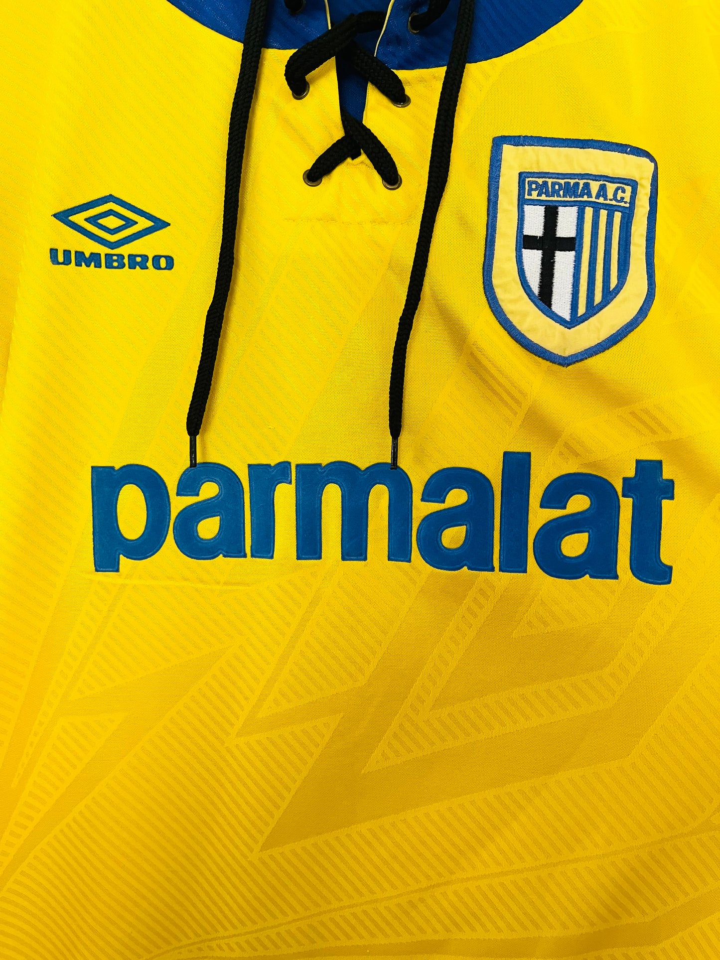 Parma away football shirt
1993/95 Zola Large