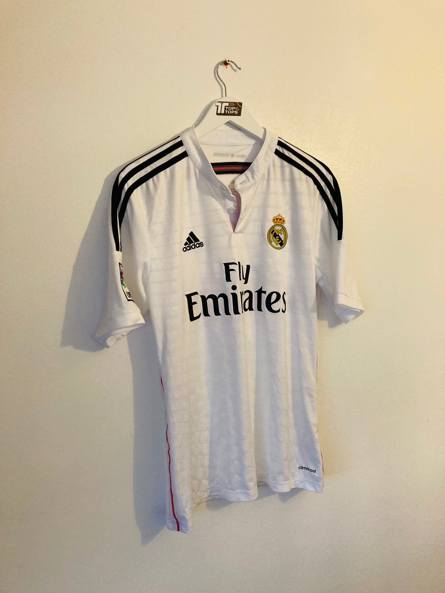 Real Madrid home football shirt

2014/15 CR7 medium