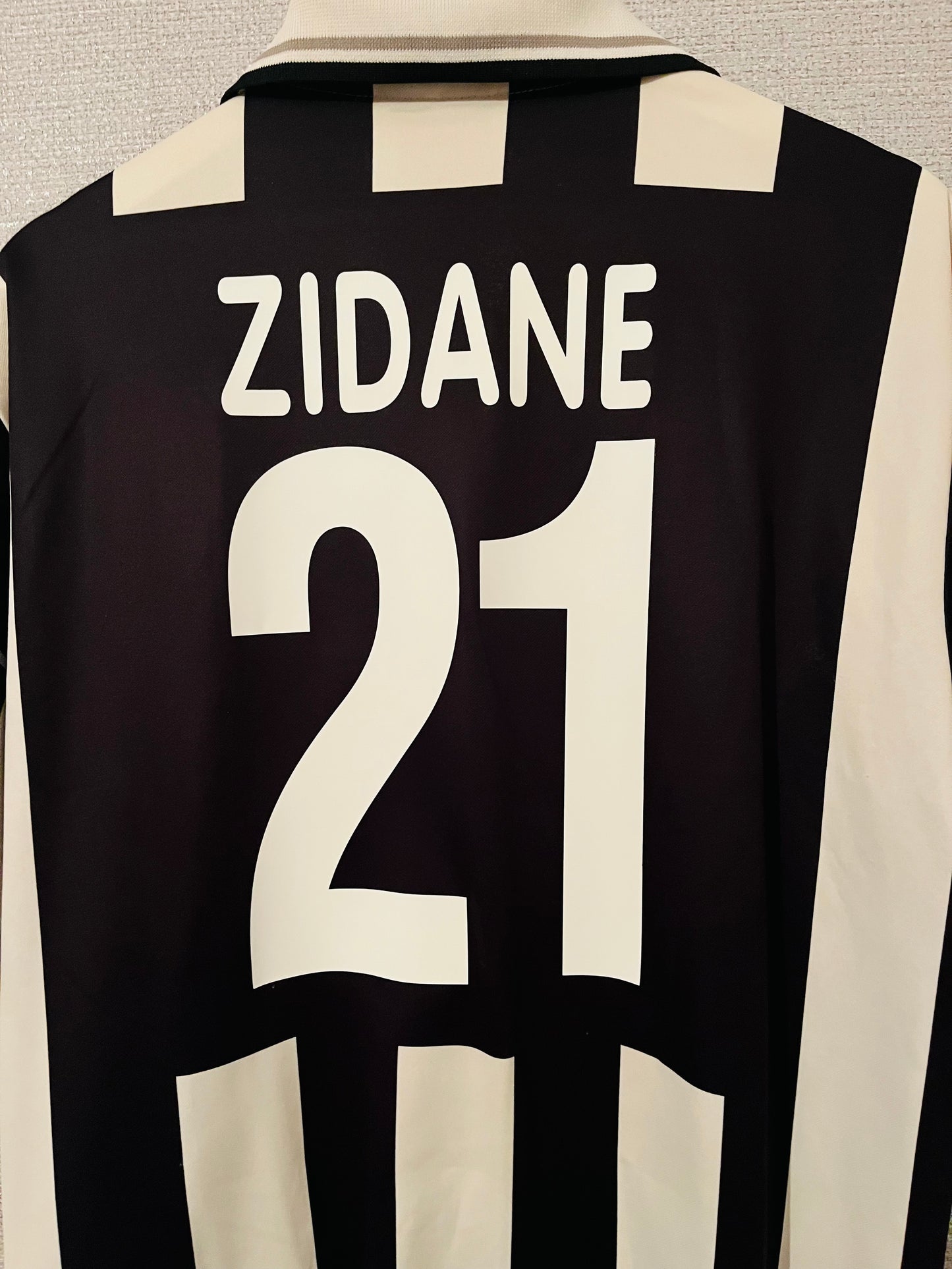 Juventus home football shirt 2000/01 Zidane Large