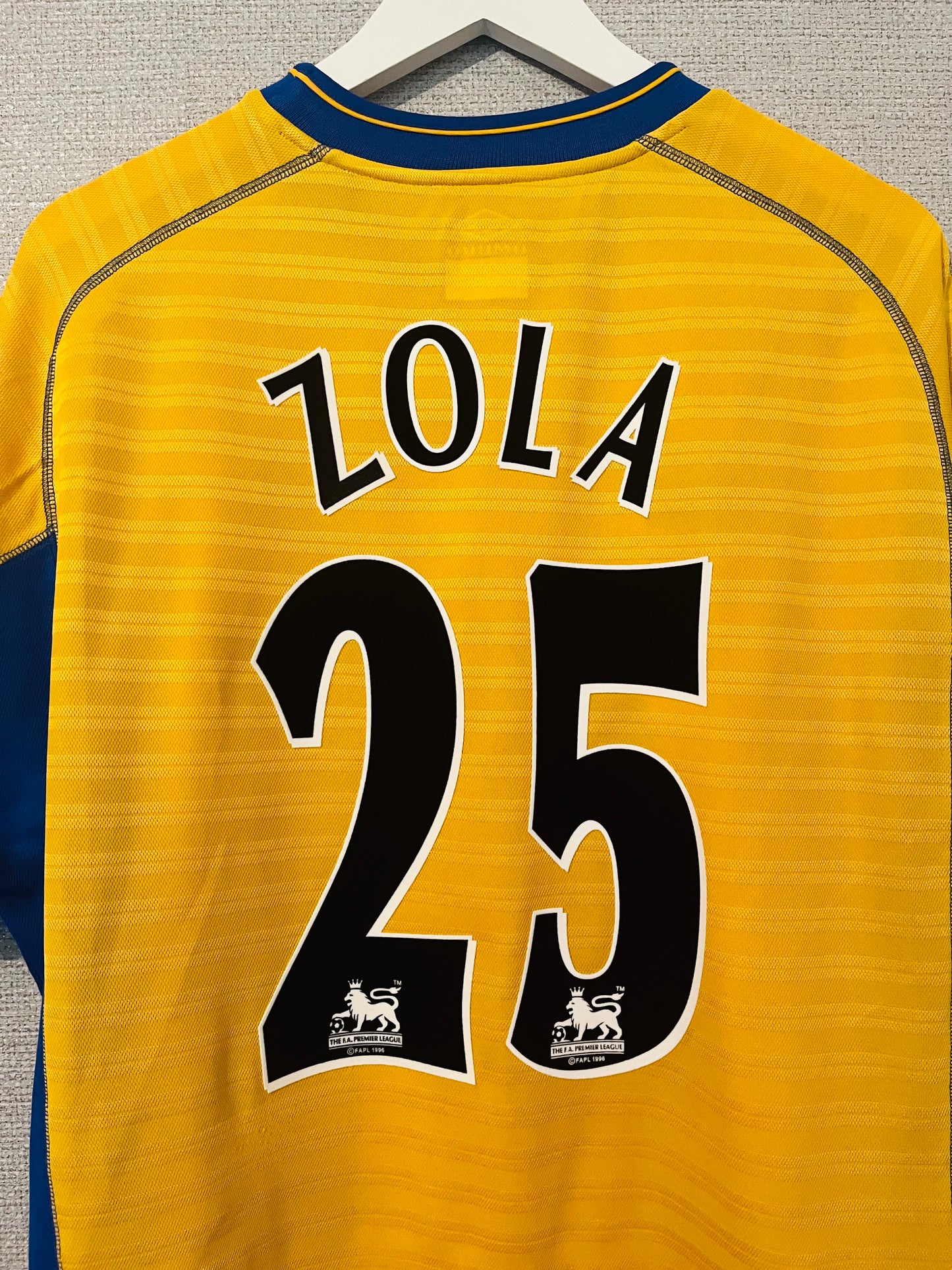 Chelsea away football shirt 2000/02 Zola Large