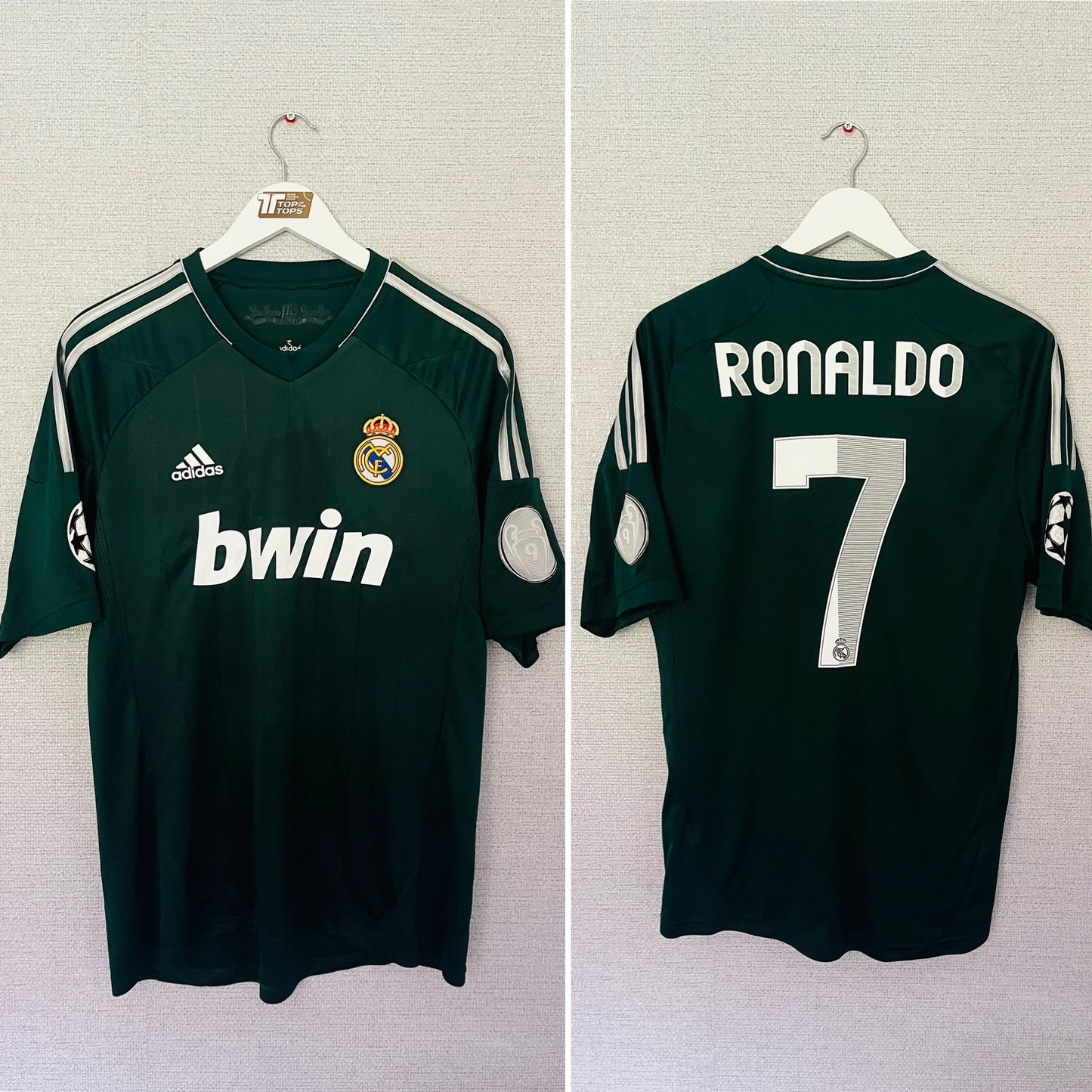 Real Madrid third football shirt
2012/13 CR7 Medium