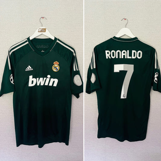 Real Madrid third football shirt
2012/13 CR7 Medium
