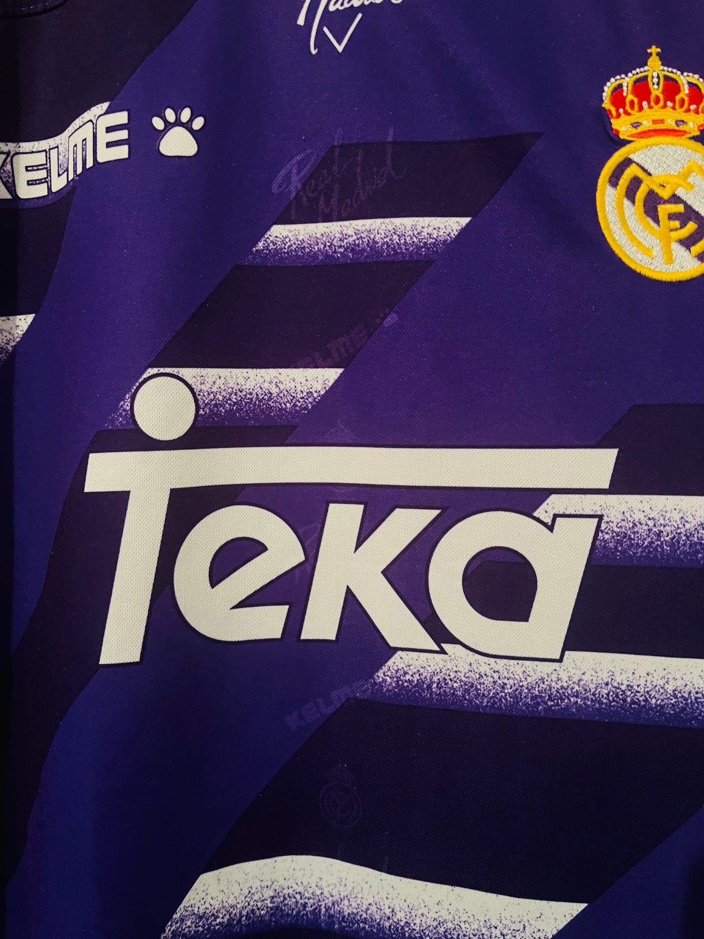 Real Madrid away football shirt
1994/96 Zamorano XL