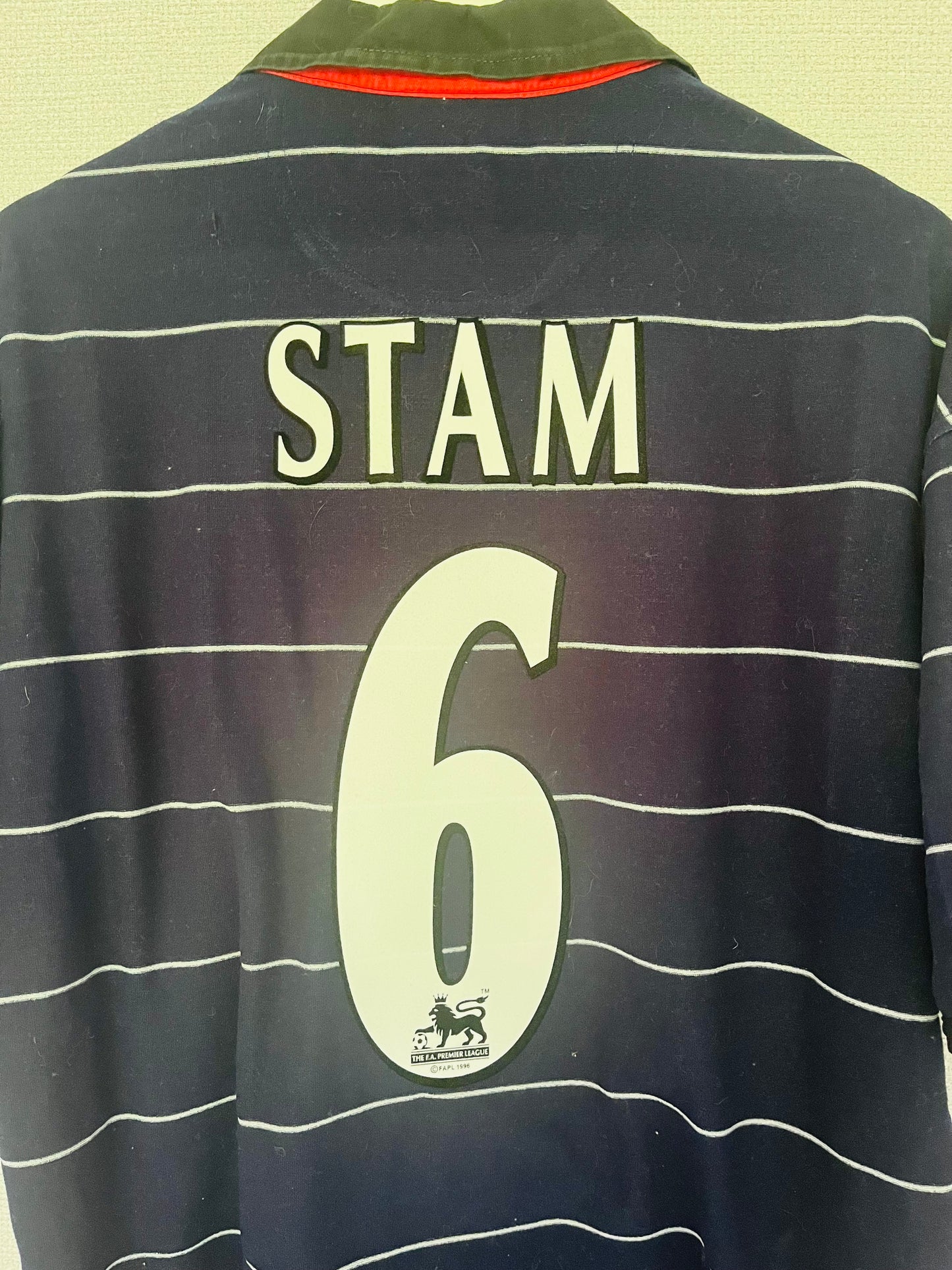 Manchester United away football shirt 1999/2000 Stam Medium