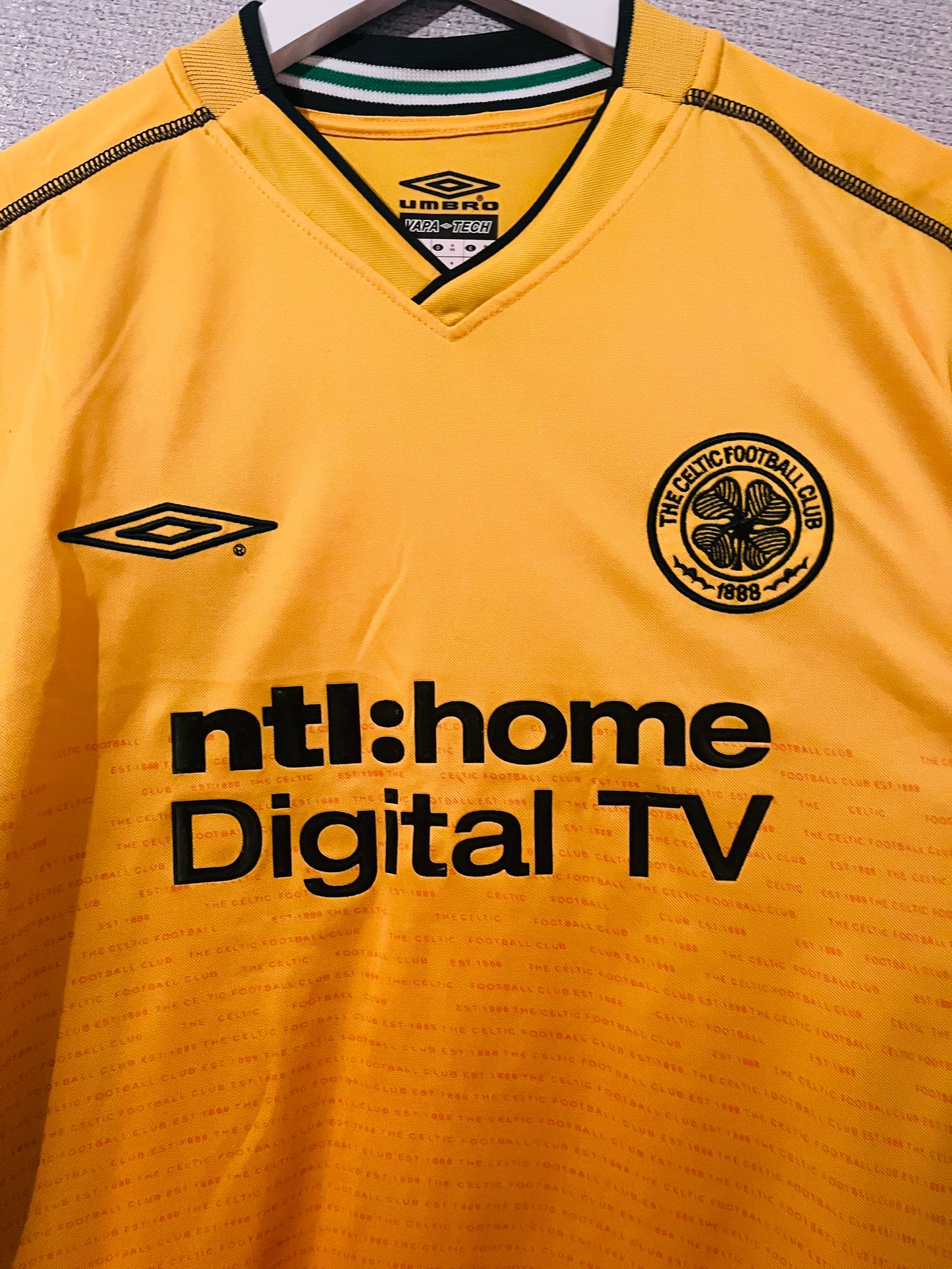 Glasgow Celtic away football shirt 2002/03 Larsson Medium