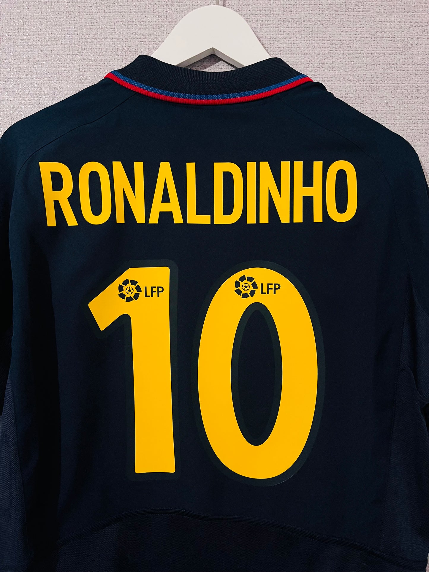 Barcelona away football shirt 2003/04 Ronaldinho Large