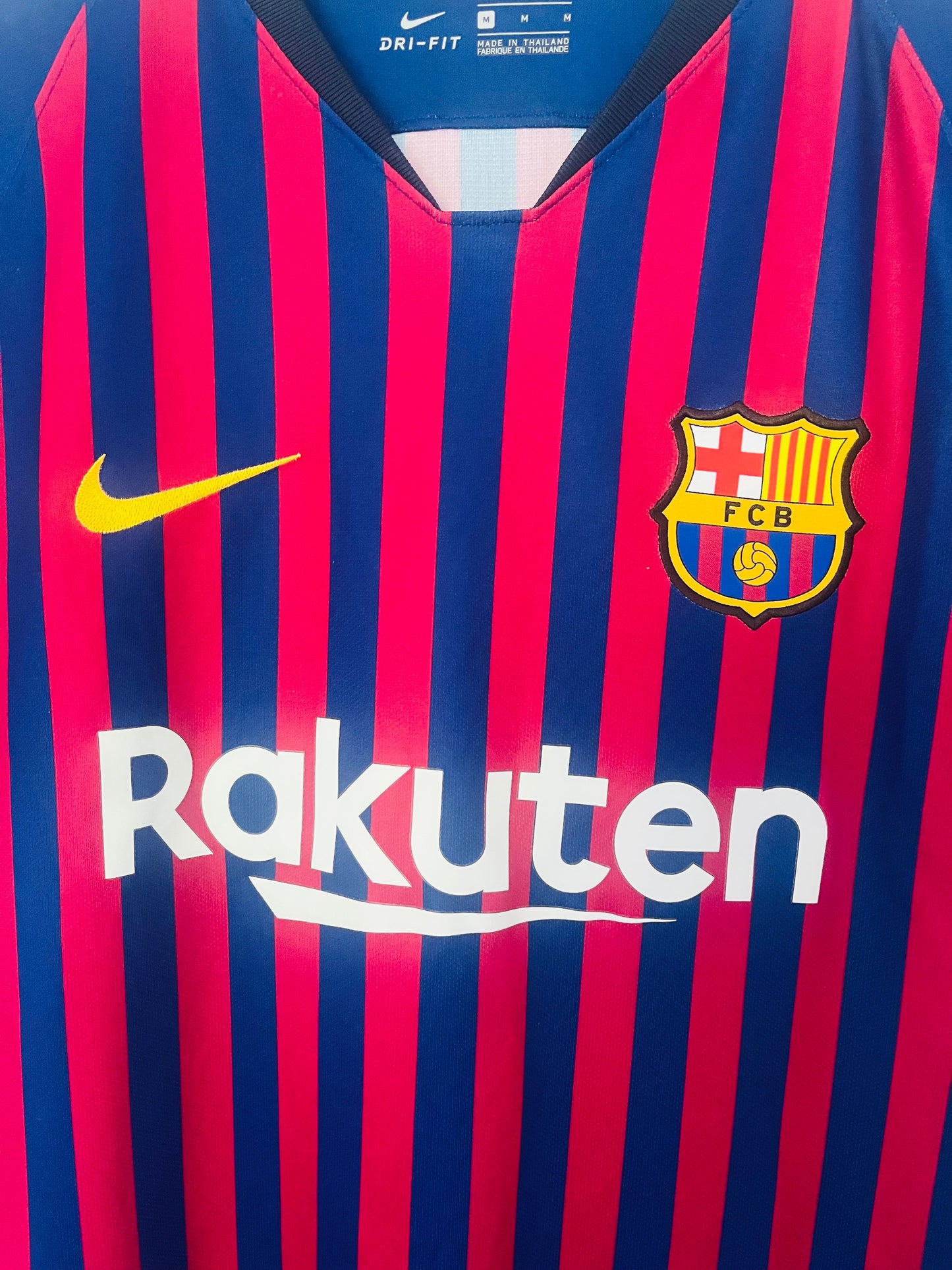 Barcelona home football shirt
2018/19 Messi Medium