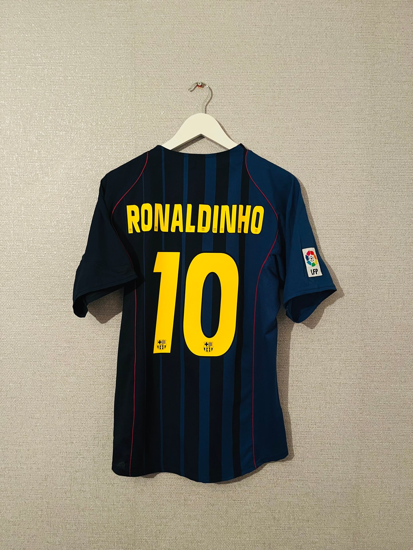 Barcelona away football shirt 2004/05 Ronaldinho Medium