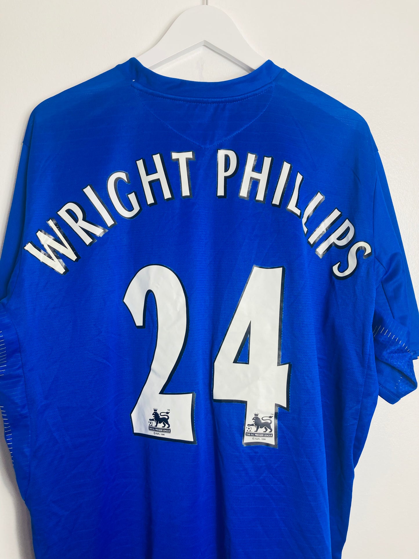 Chelsea home football shirt
2005/06 Wright Philips XXL