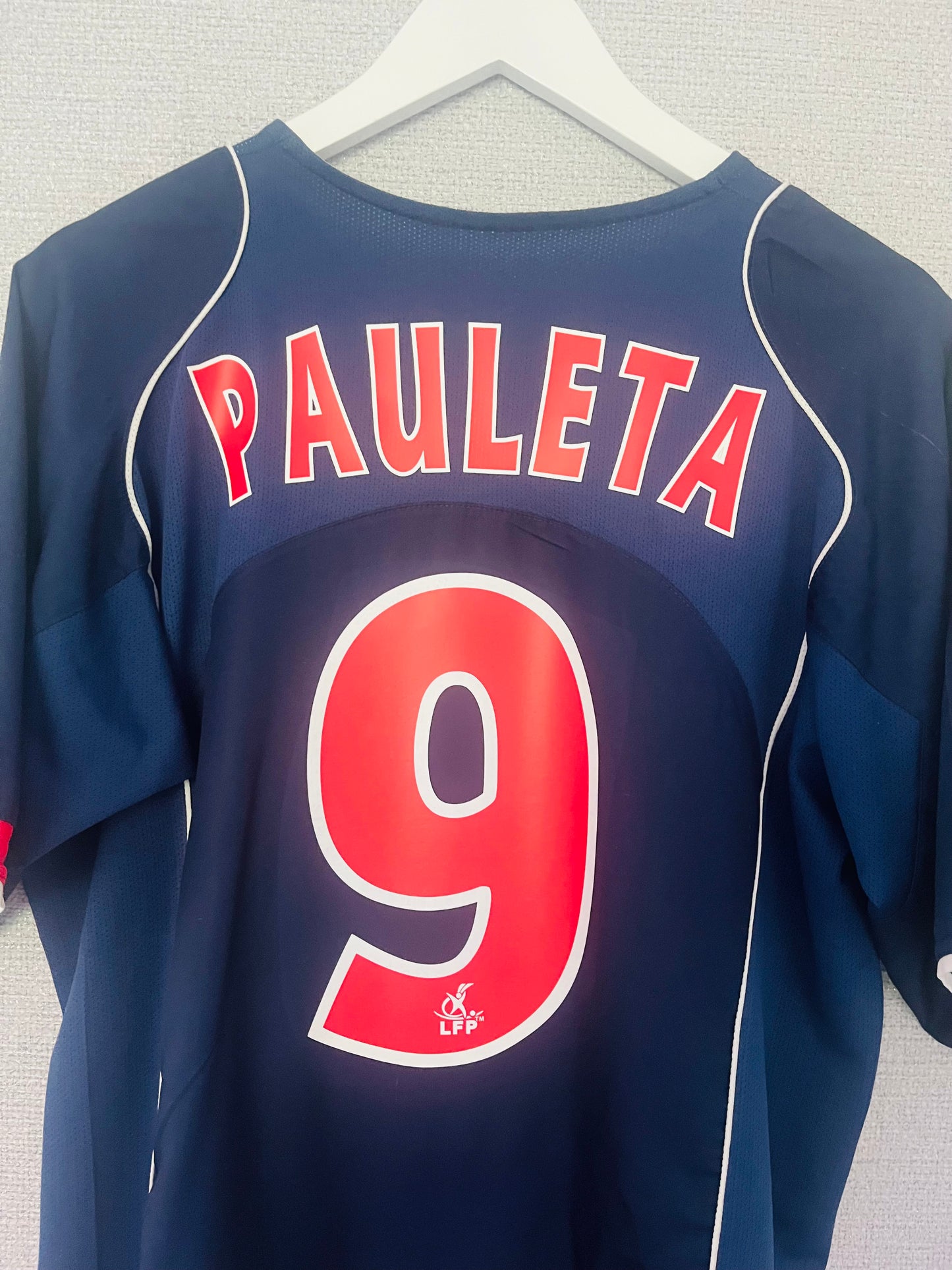 PSG home football shirt
2004/05 Pauleta Large