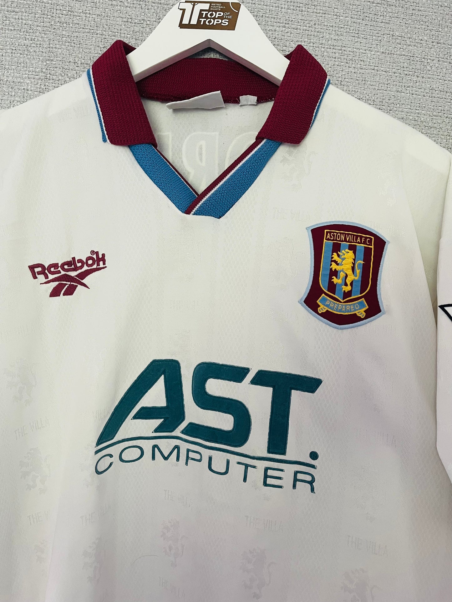 Aston Villa away football shirt
1996/98 Yorke Large