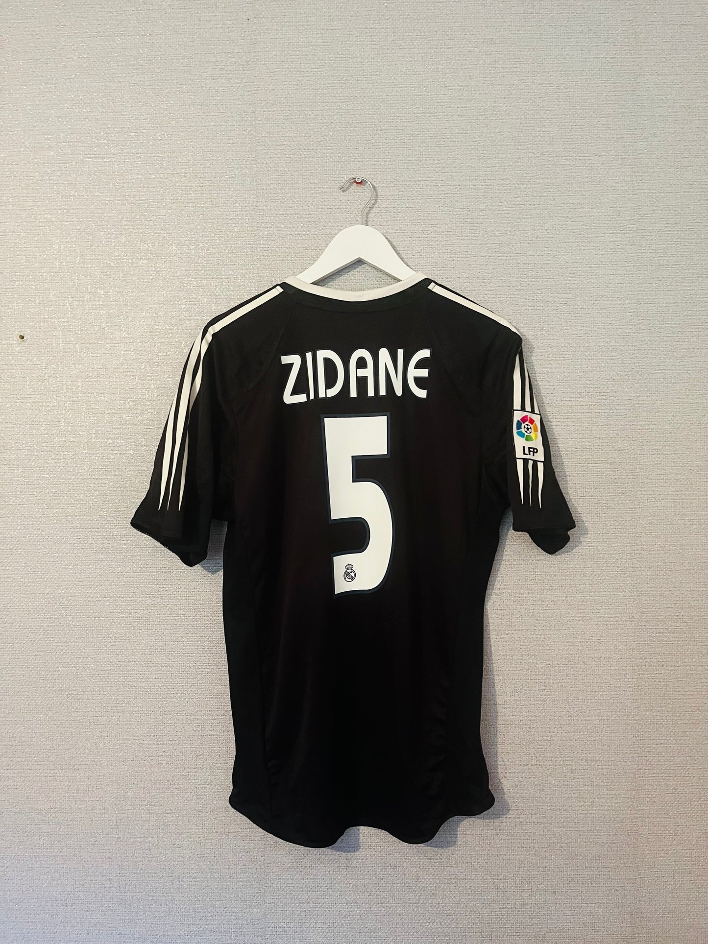 Real Madrid away football shirt
2004/05 Zidane Medium
