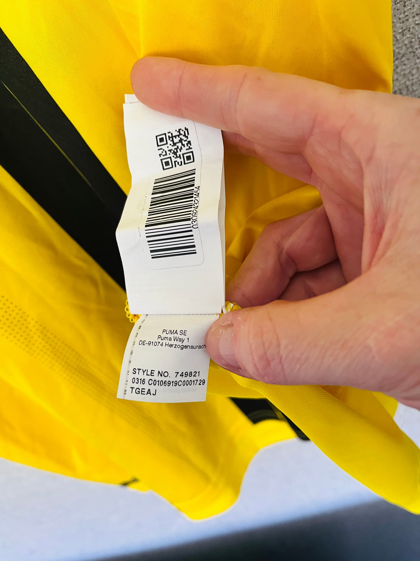 Borussia Dortmund home football shirt 2016/17 Sokratis XXL
