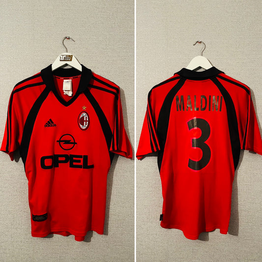 AC Milan third football shirt
2001/02 Maldini Medium
