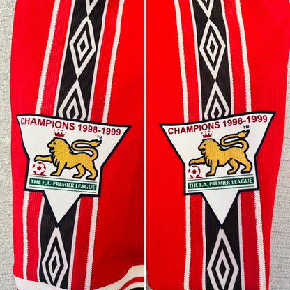 Manchester United home football shirt
1999/2000 Beckham Medium