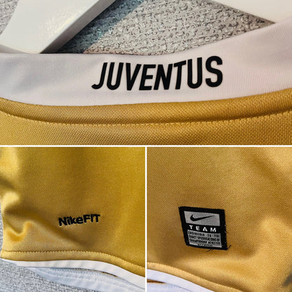 Juventus away football shirt
2008/09 Trezeguet Medium