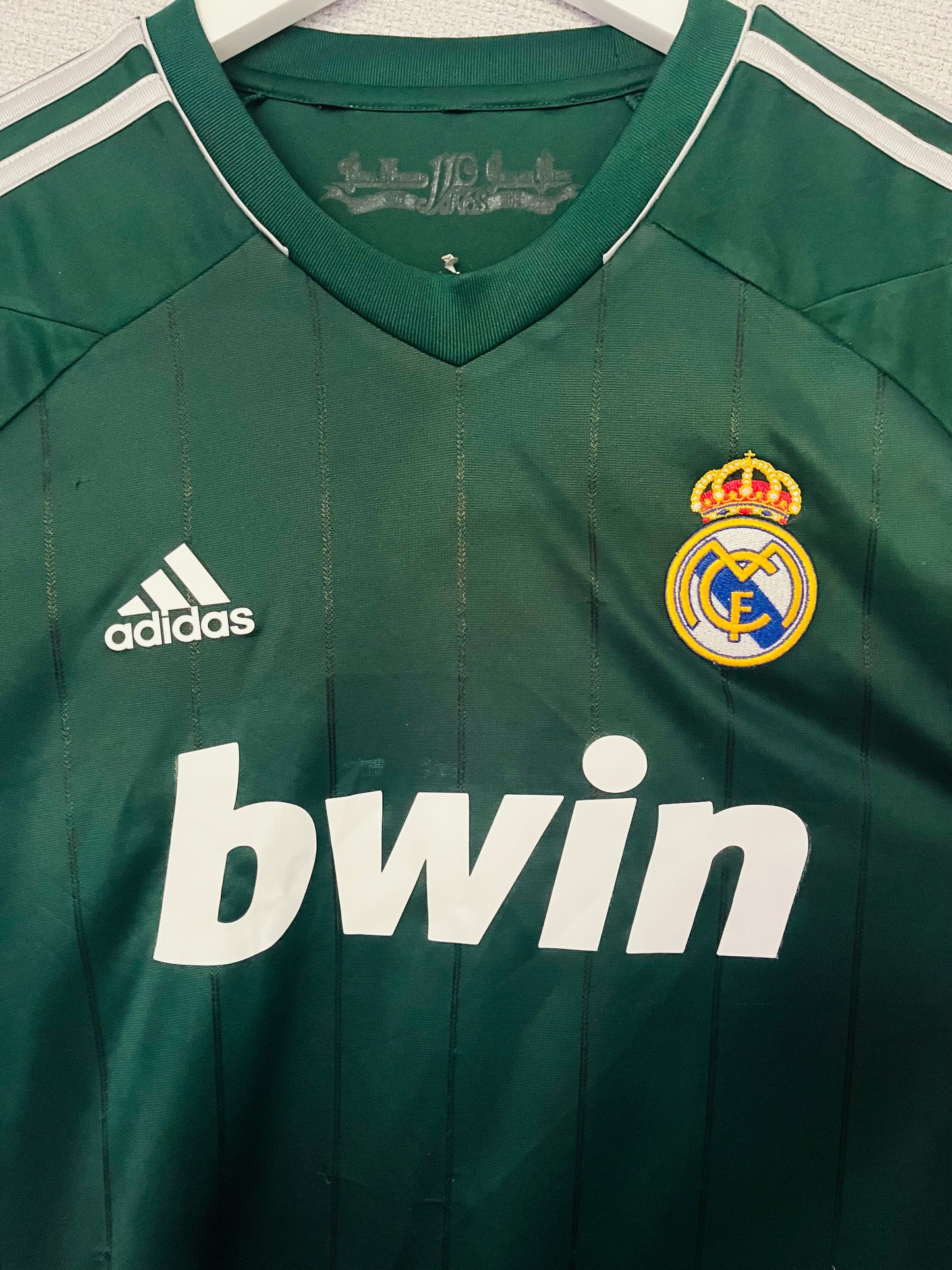 Real Madrid third football shirt
2012/13 CR7 Medium