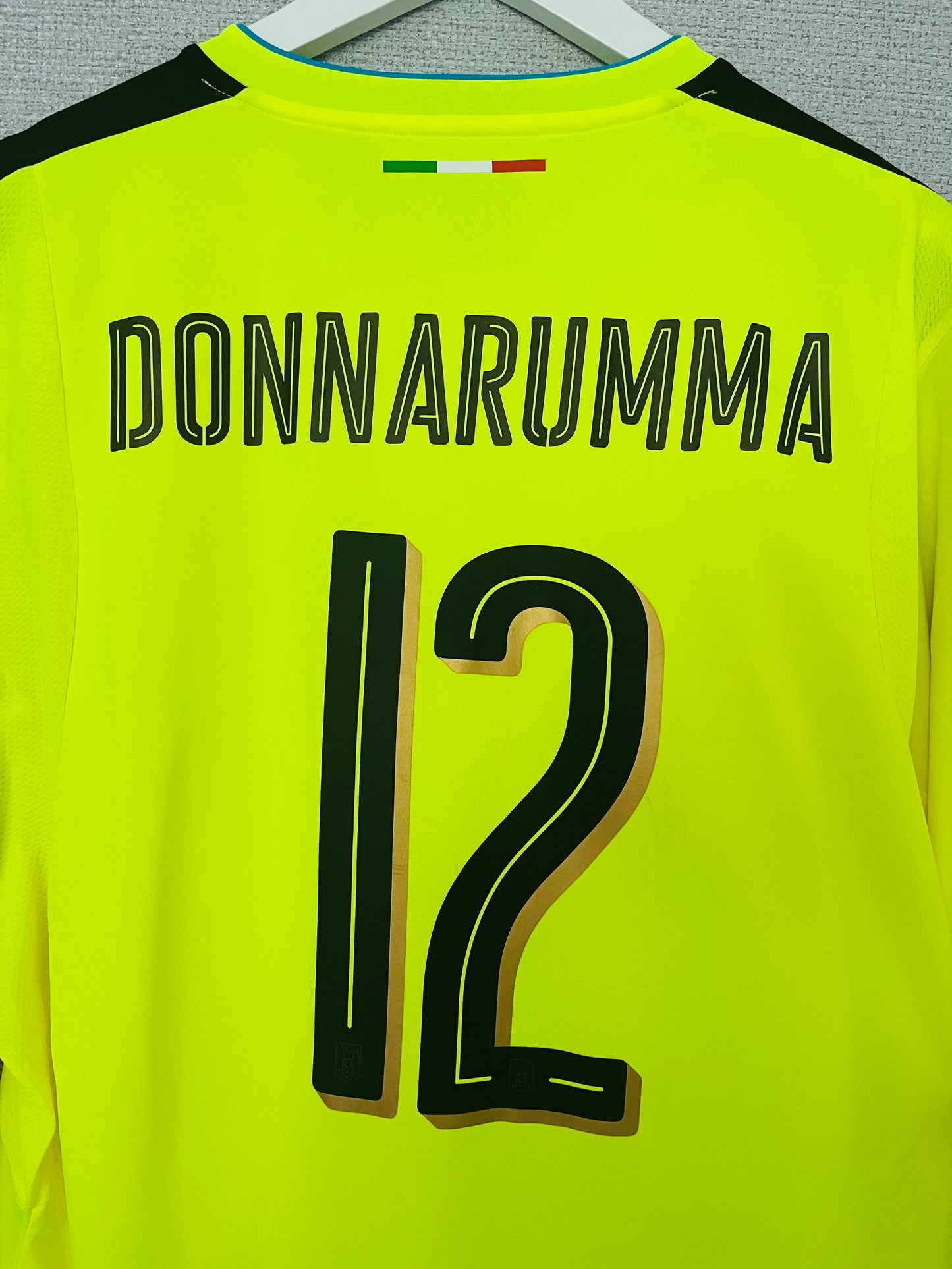 Italy goalkeeper football shirt 2016/17 Donnarumma XL