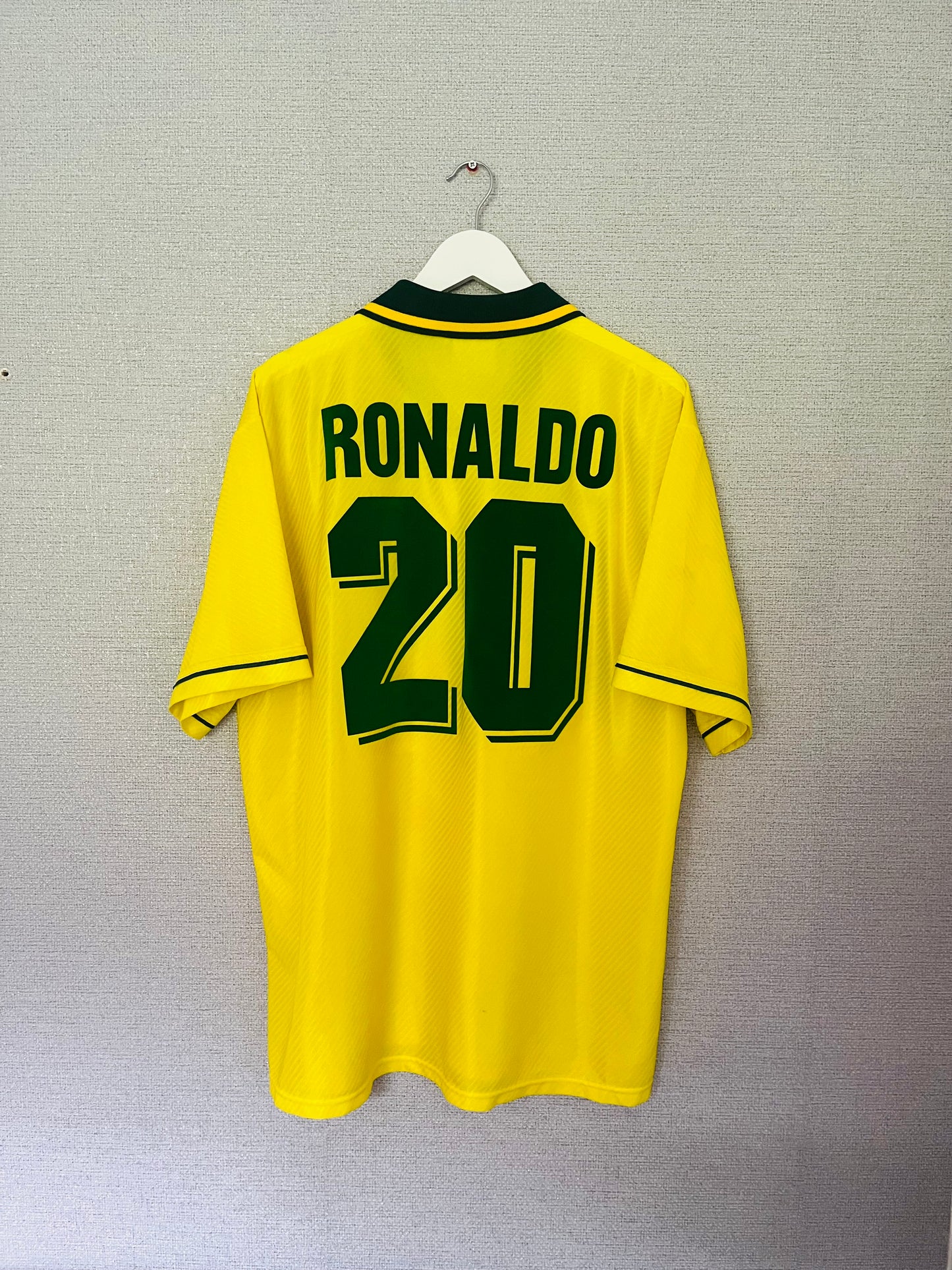 Brazil home football shirt
1994/95 Ronaldo XL