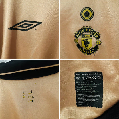 Manchester United away reversible football shirt
2001/02 Forlan Medium