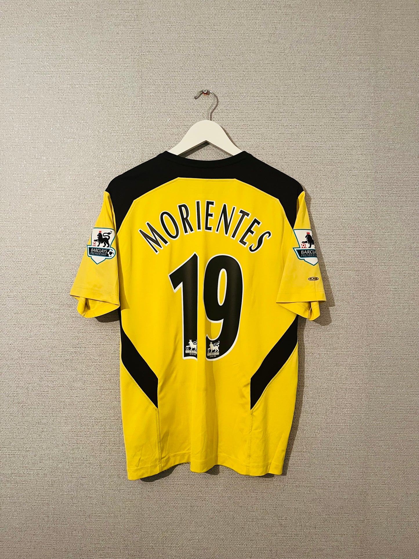 Liverpool away football shirt 2004/06 Morientes Medium