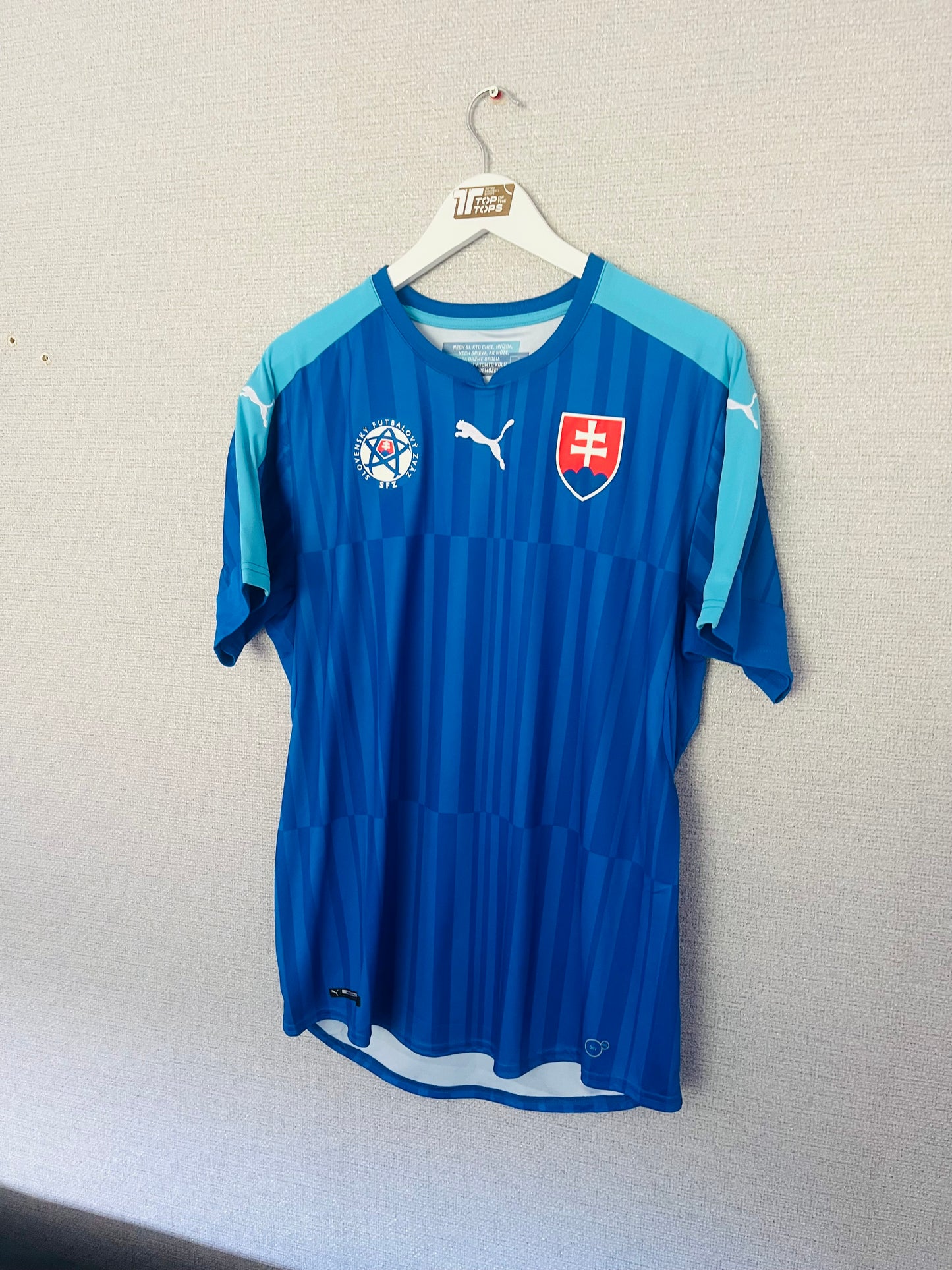 Slovakia away football shirt 2016/17 Large