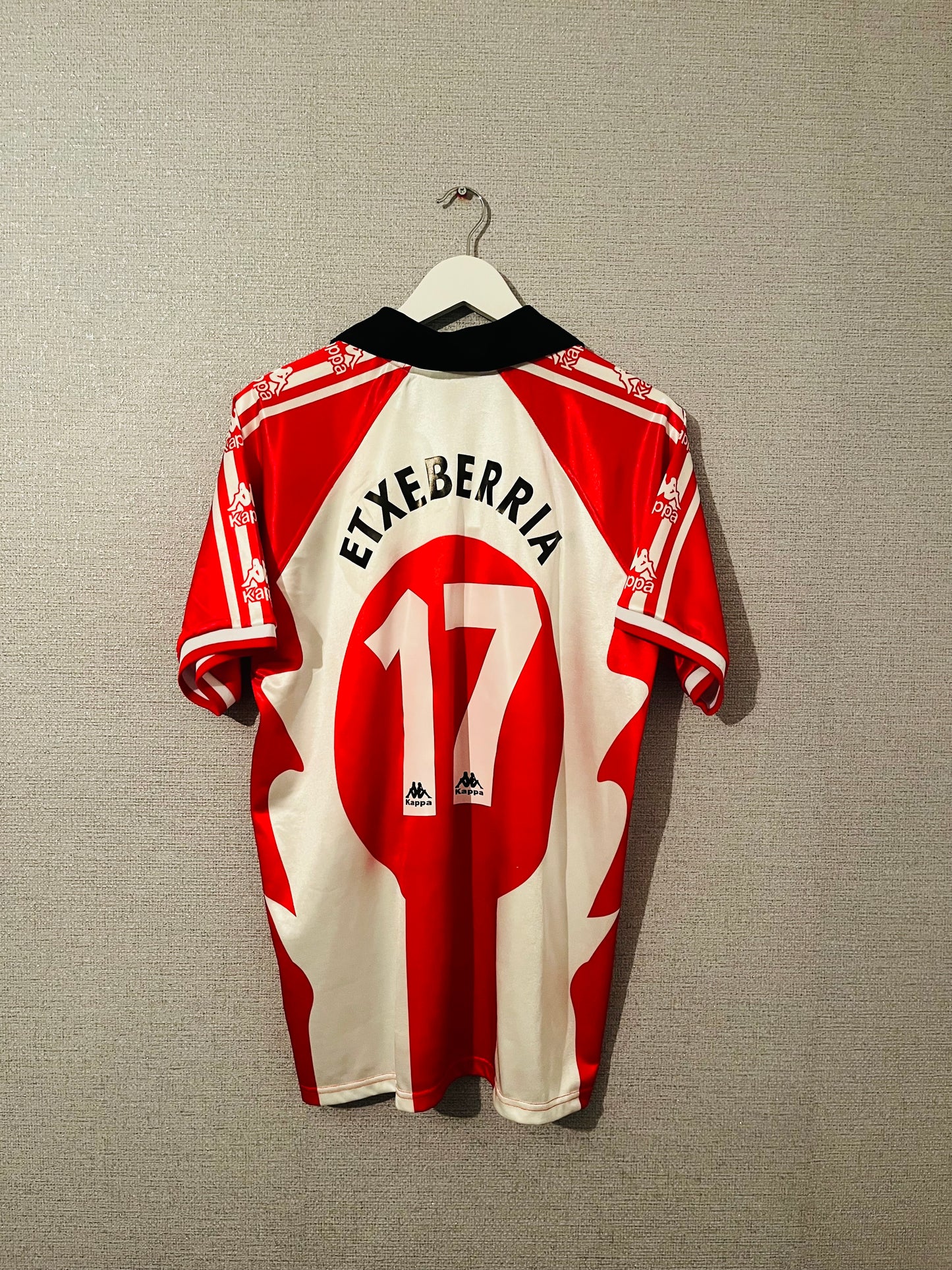 Athletic Bilbao home football shirt
1997/98 Etxeberria Large