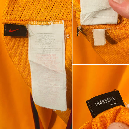 Barcelona away football shirt 2006/07 Iniesta Medium