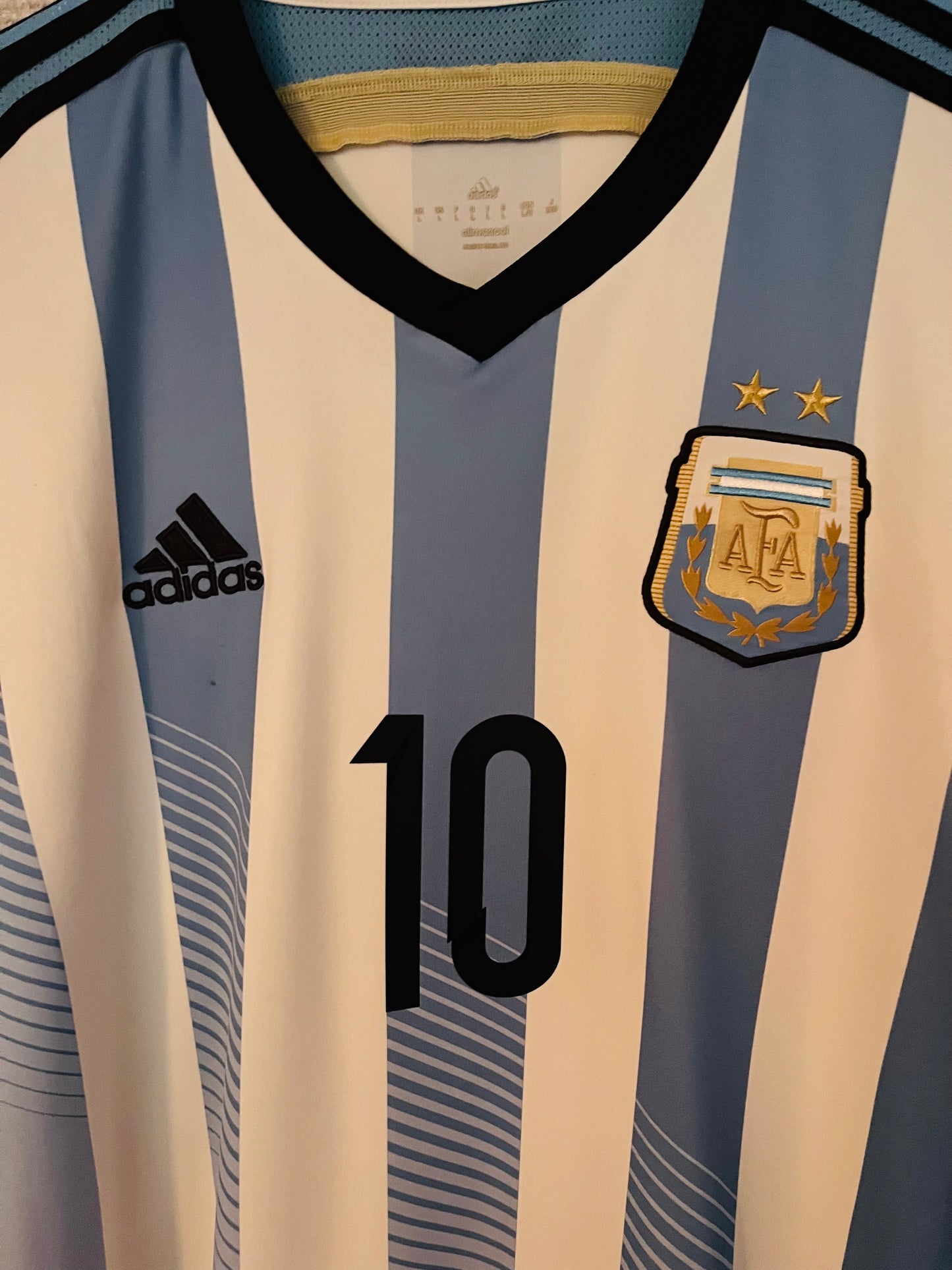 Argentina home football shirt     W/C 2014 Messi Large