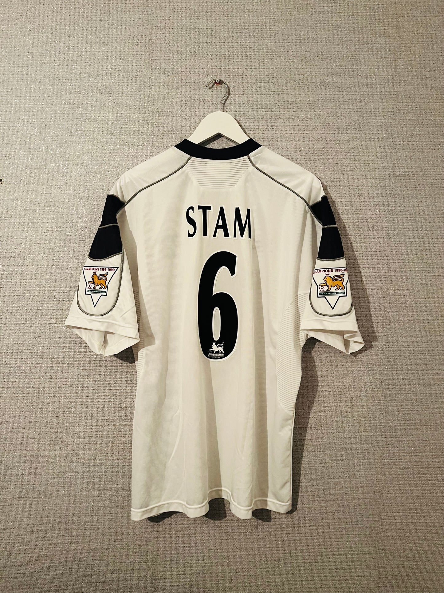 Manchester United away football shirt 1999/2000 Stam XL