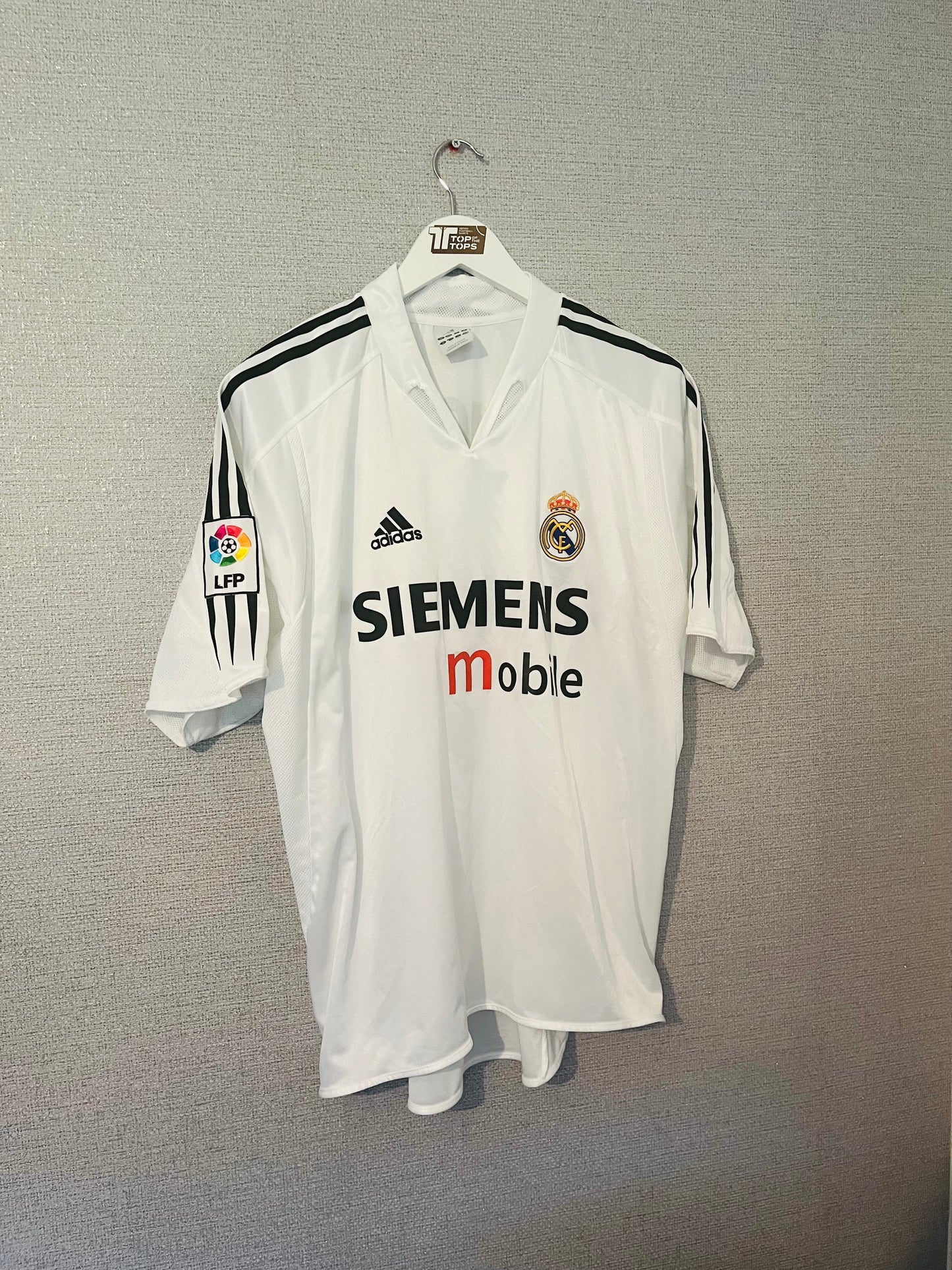 Real Madrid home football shirt
2004/05 R9 Large
