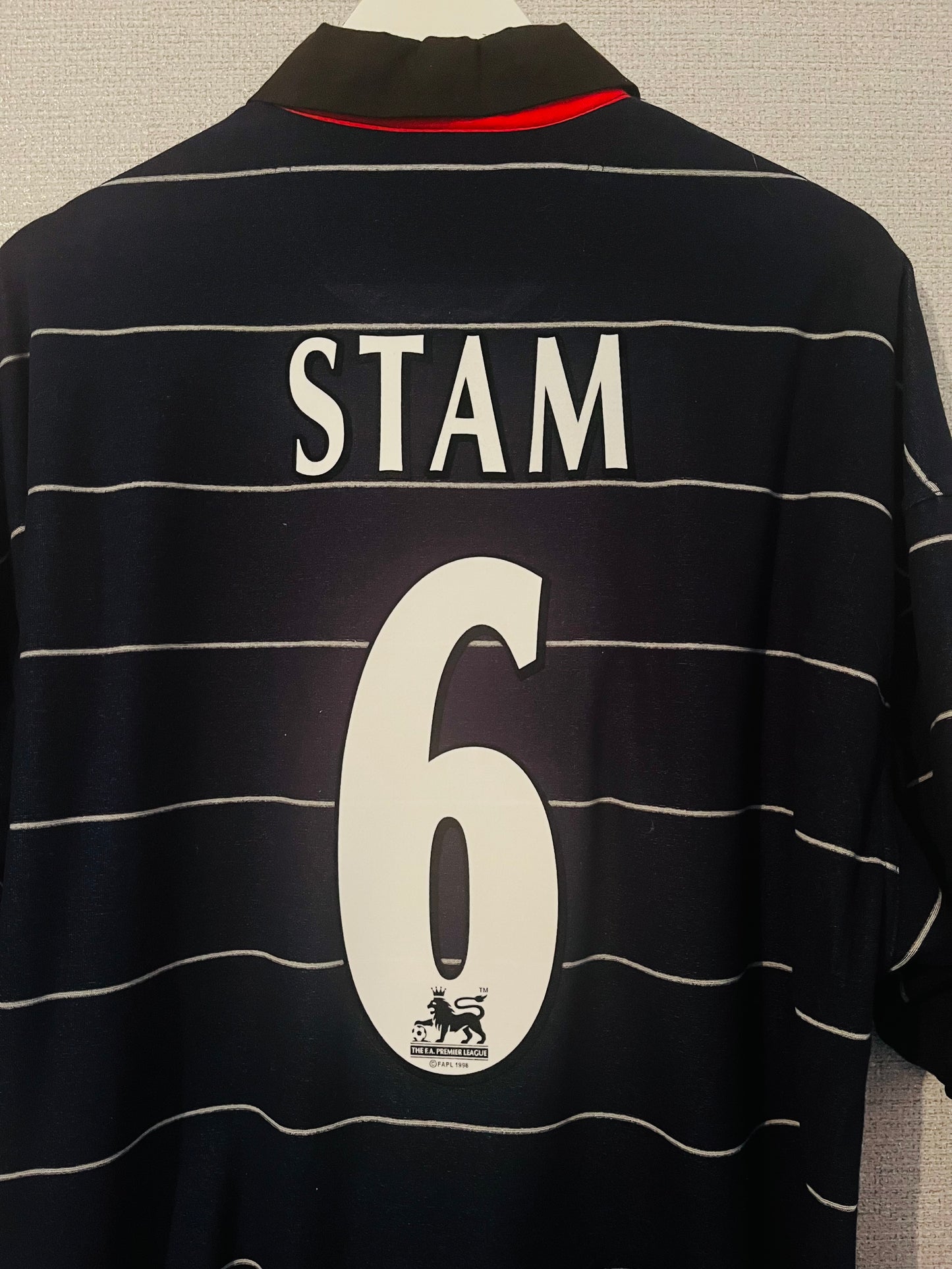 Manchester United away football shirt 1999/2000 Stam XL