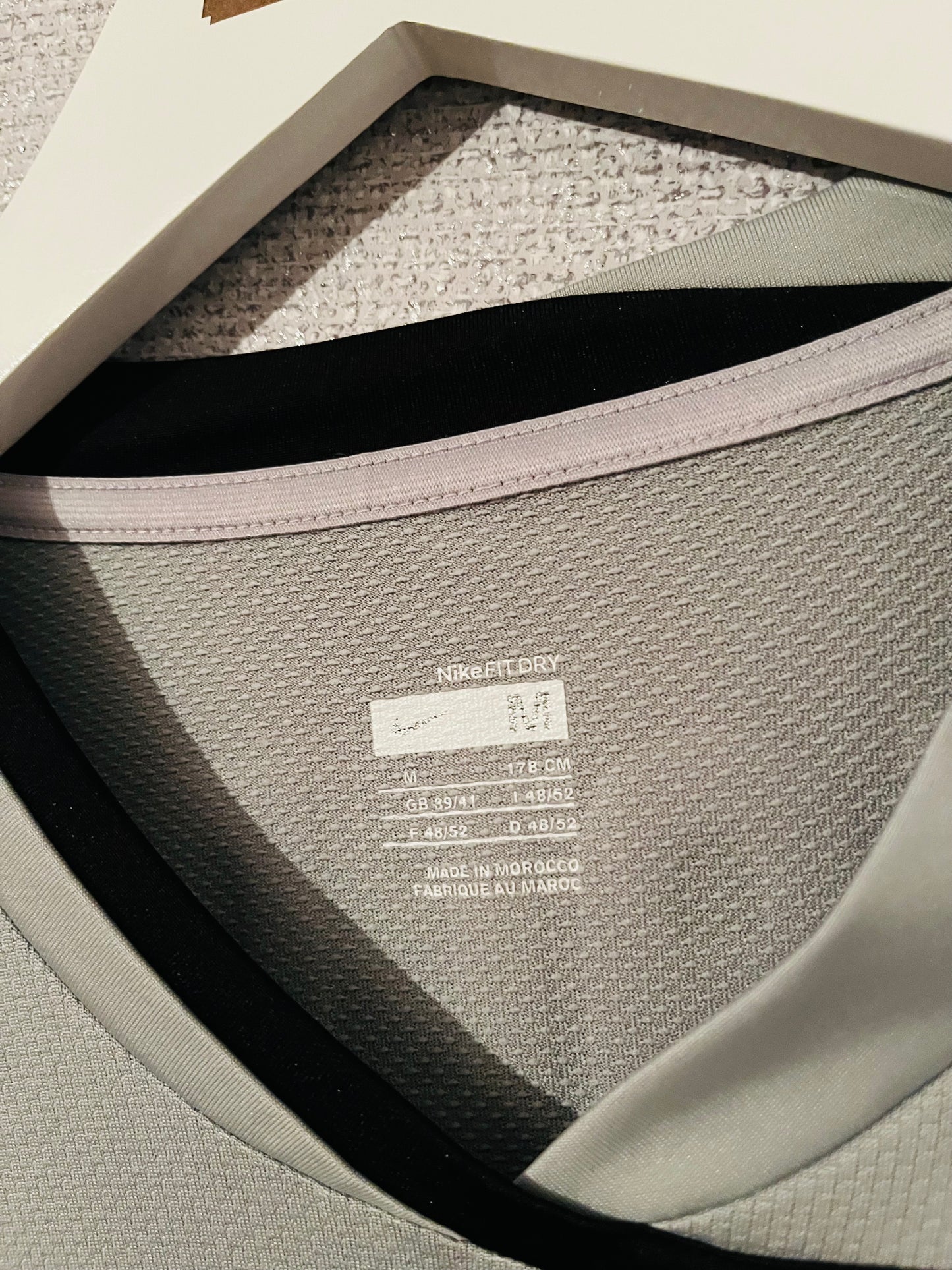 Barcelona goalkeeper football shirt 2008/09 Valdes Medium