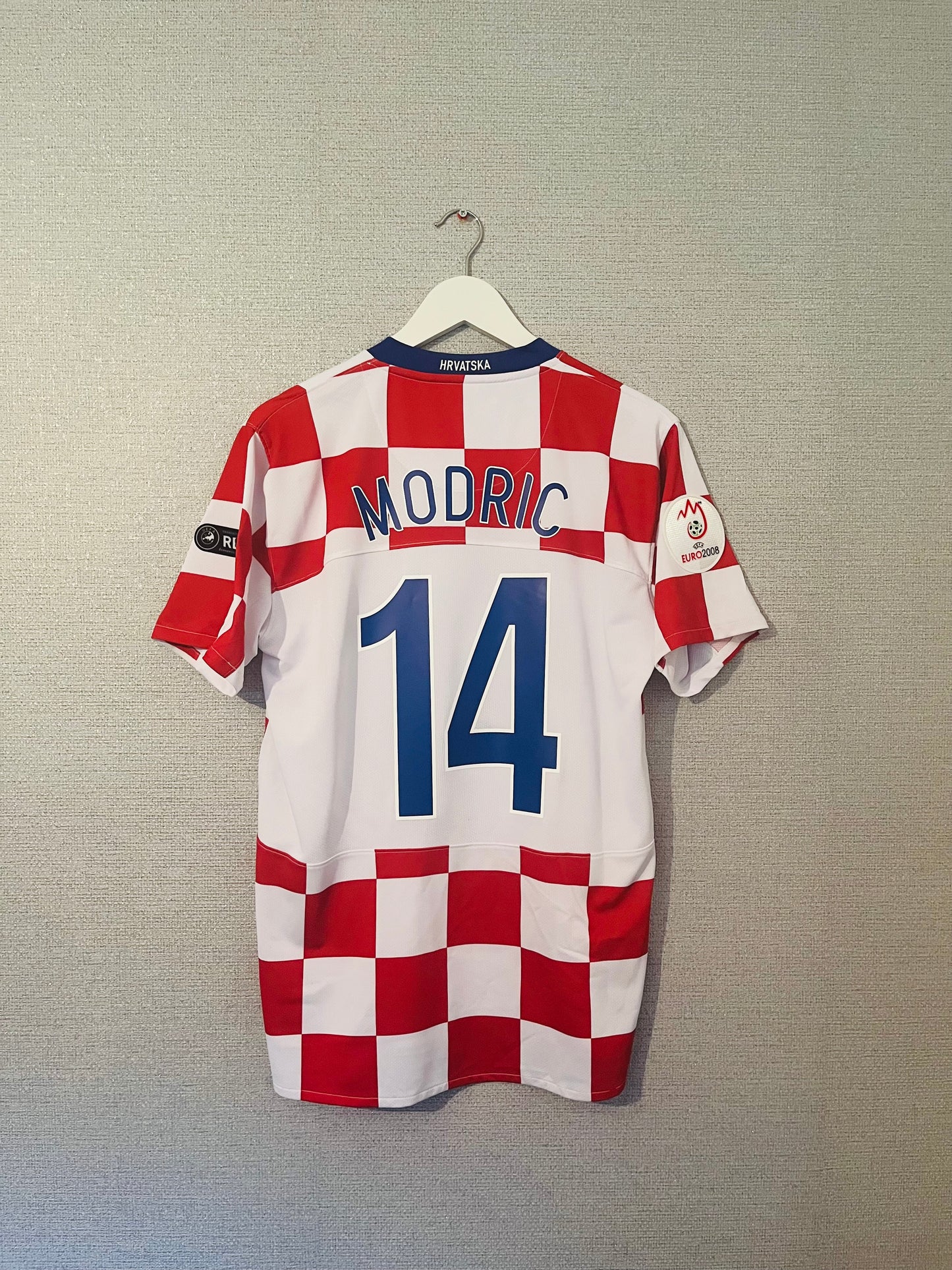 Croatia home football shirt
Euro 2008 Modric Medium
